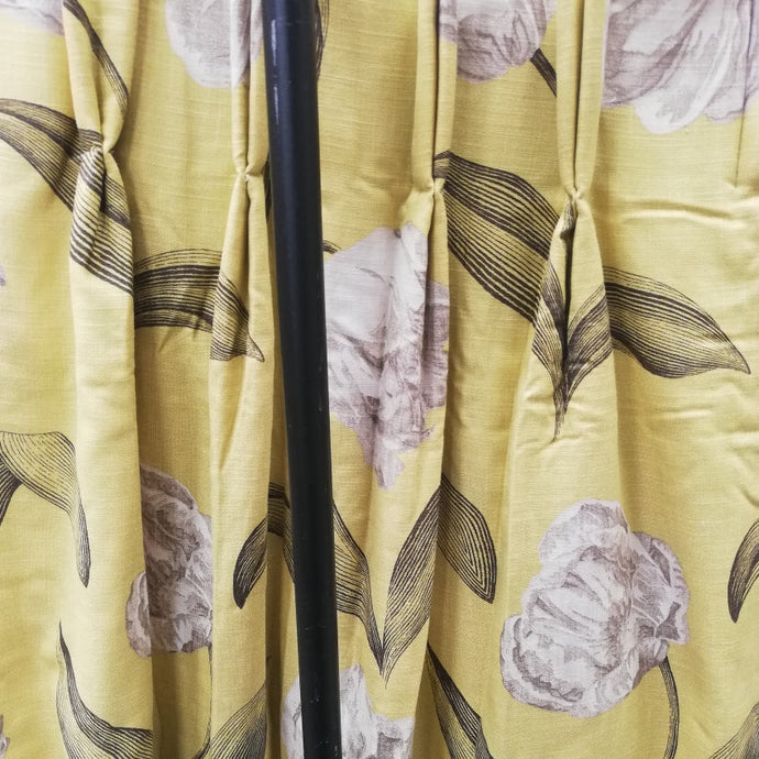 Yellow b/g with large white & grey florals, lined, 3572a