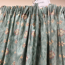 Load image into Gallery viewer, Green with red &amp; light beige motifs Pencil Pleats B/O lined 3405d
