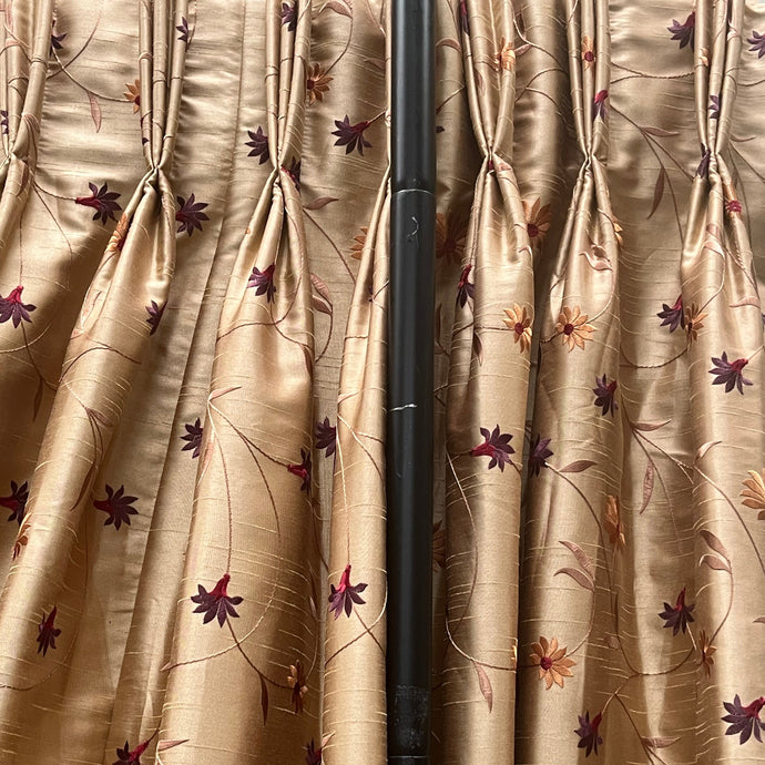 Gold silk with flowers in mauve/reds/golds. Lined & I/L. 3414