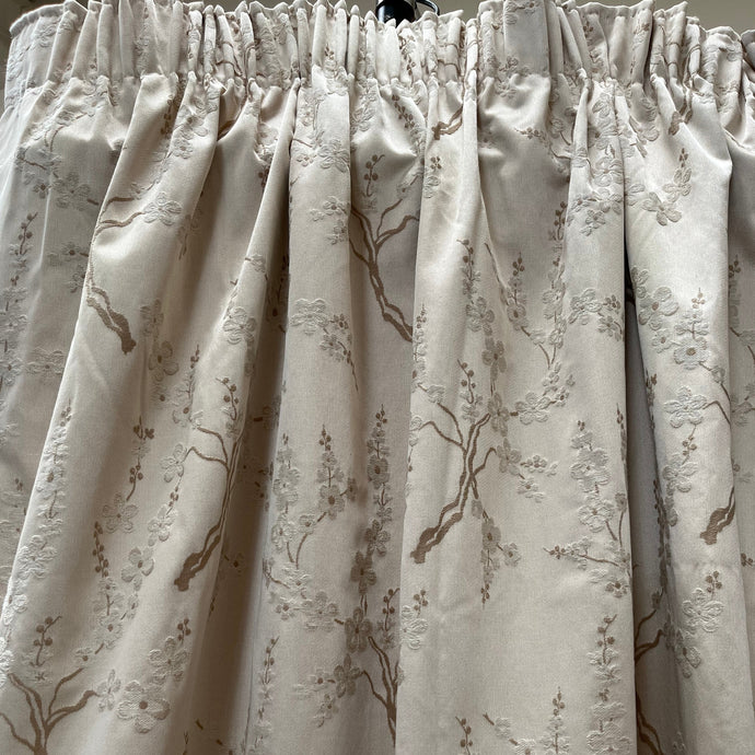 Beige with cream/beige blossom design. Lined 3436D