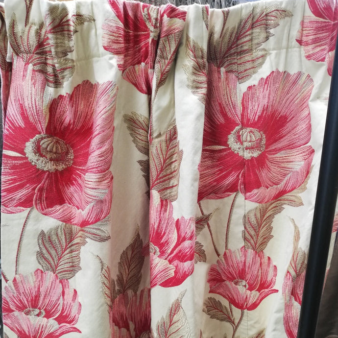Cream background with red & pink florals, lined, 3443c