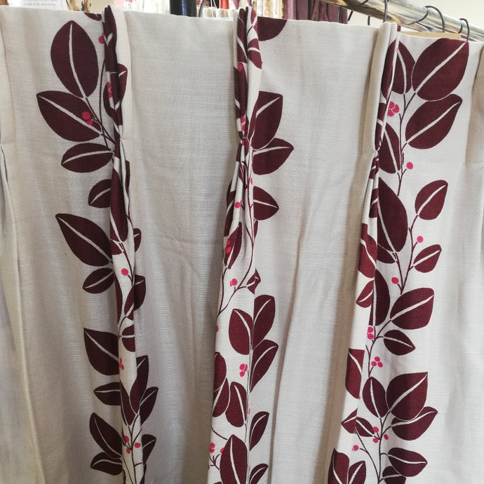 Beige with dark red leaves, lined, 3449d