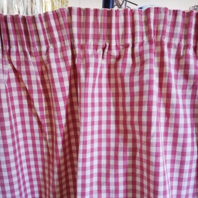 Red & cream check, lined, 3526b
