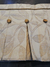 Load image into Gallery viewer, Beige with embroidered leaf design, lined 3527b
