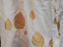 Load image into Gallery viewer, Pale gold with large gold leaves, lined &amp; I/L, 3544.
