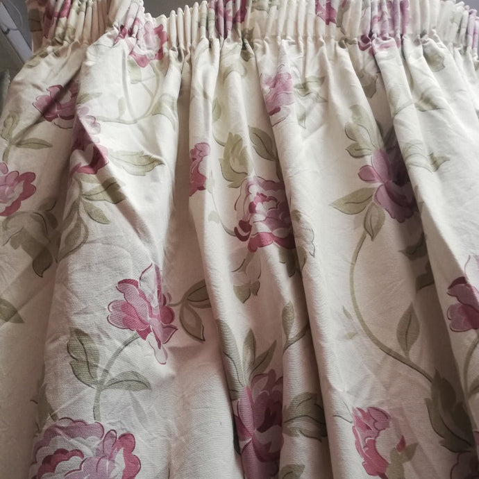 Cream with large pink flowers, lined, 3552b