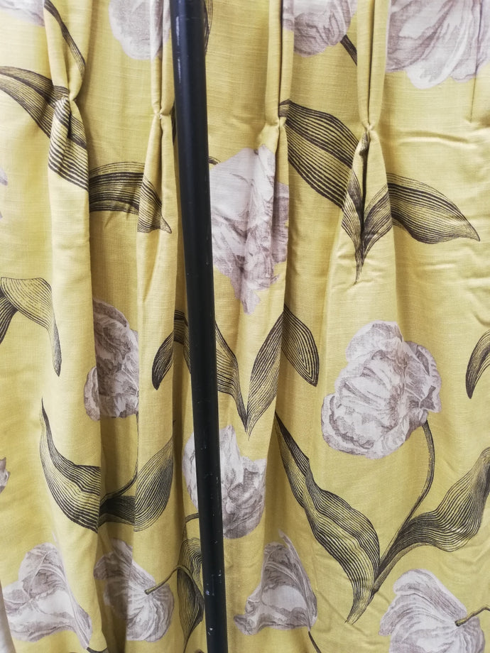 Yellow b/g with large white & grey florals, lined, 3572a