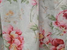 Load image into Gallery viewer, Pale green background with pink &amp; red florals, lined &amp; I/L, 3632f
