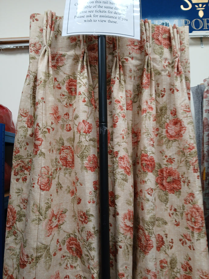 Beige b/g with red roses, lined, 3636a