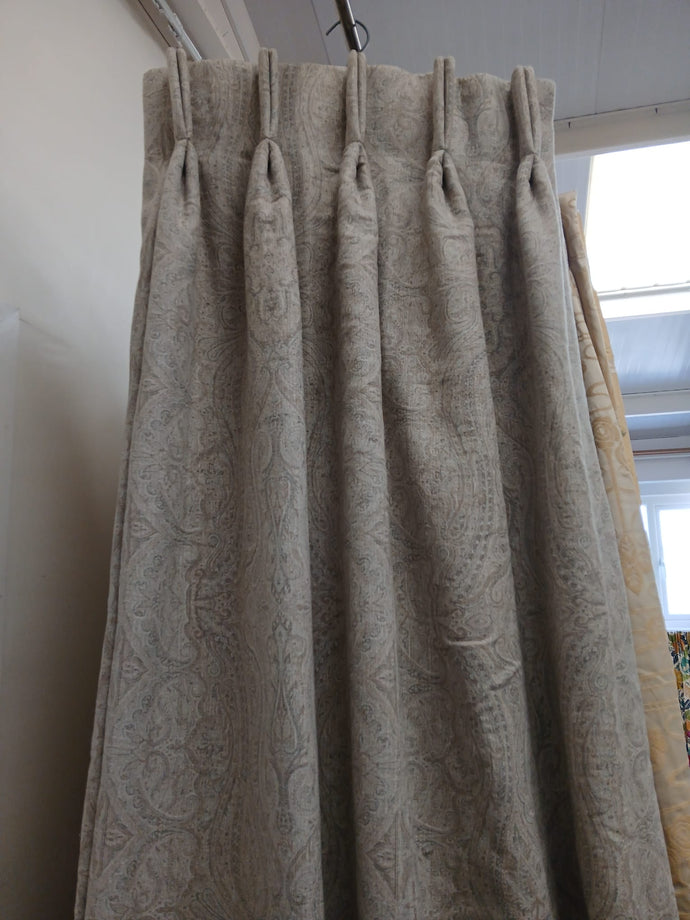 Beige & grey paisley design, lined & I/L, 3759a