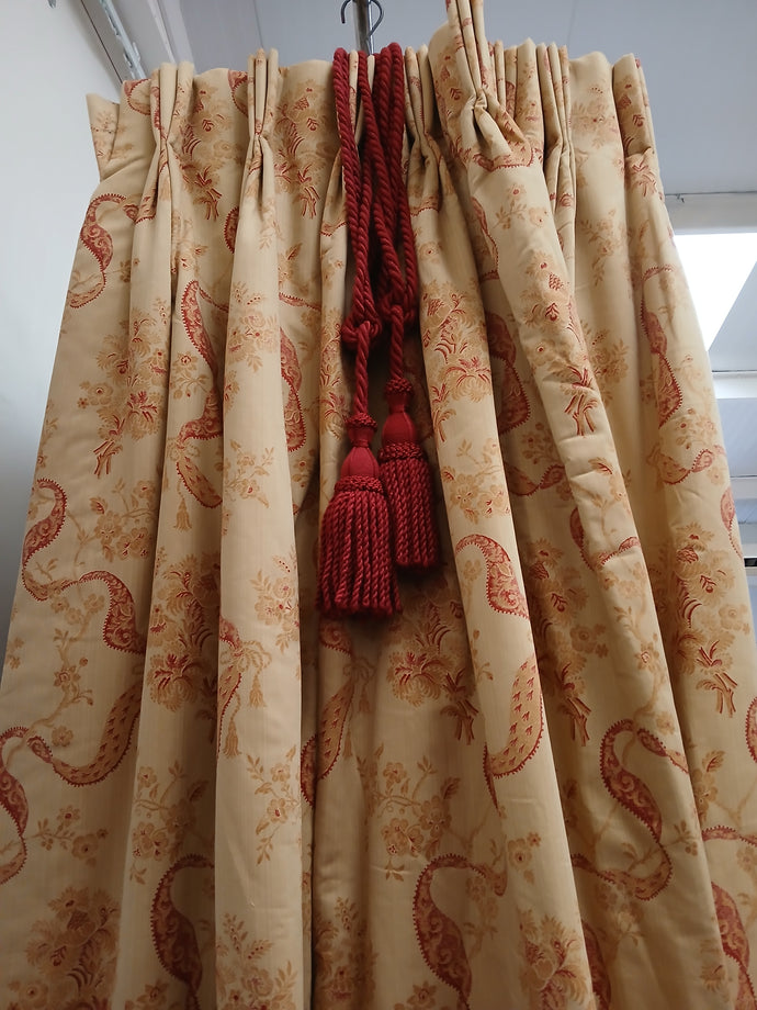 Pale gold with red design, lined & I/L, 3672a