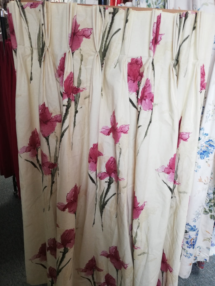 Pale yellow b/g with large pink flowers, lined, 3717a
