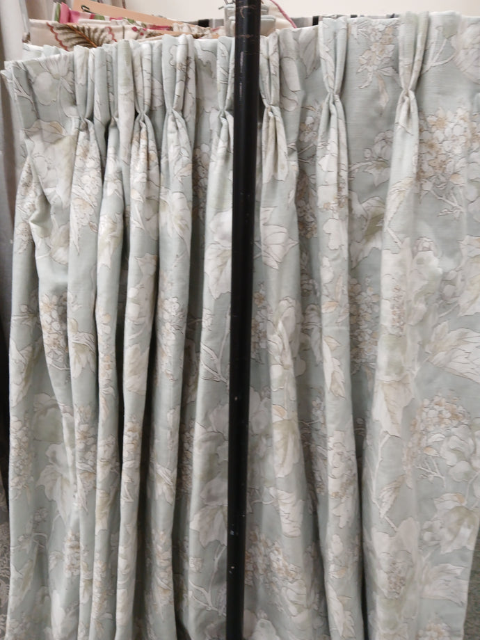 Duck egg b/g with cream florals, lined & I/L, 3765a