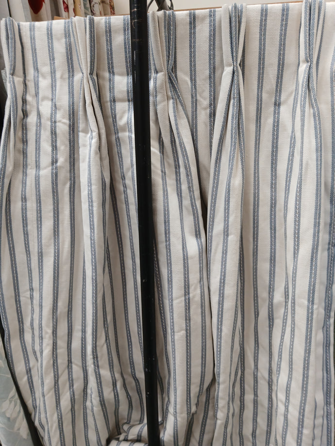 White with blue stripes, B/O lining, 3766c