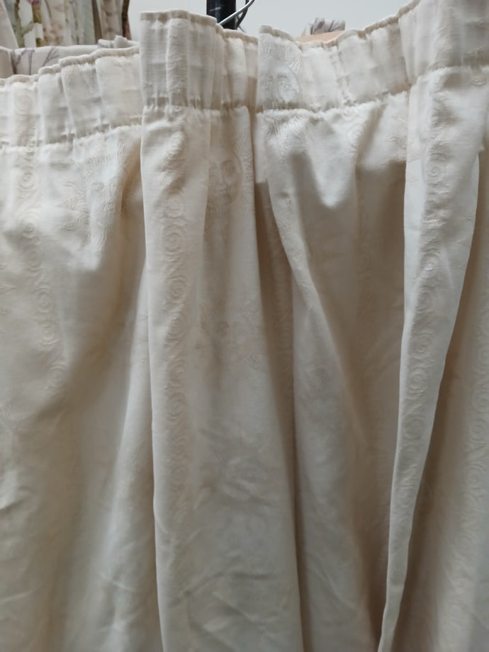 Cream self pattern with sun design, lined, 3722d