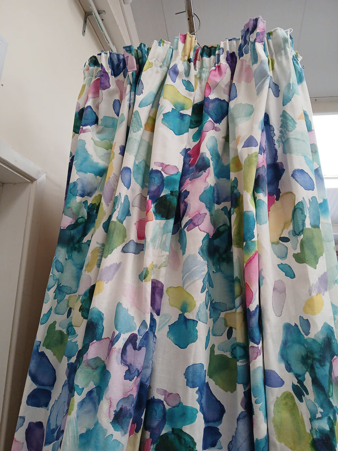 White b/g with pink, blue & green design, lined, 3784b