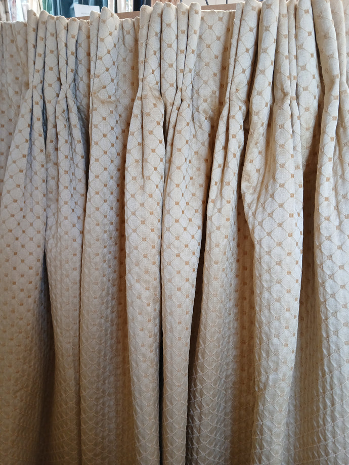 Gold self patterned, small diamond design, lined & I/L 3787b
