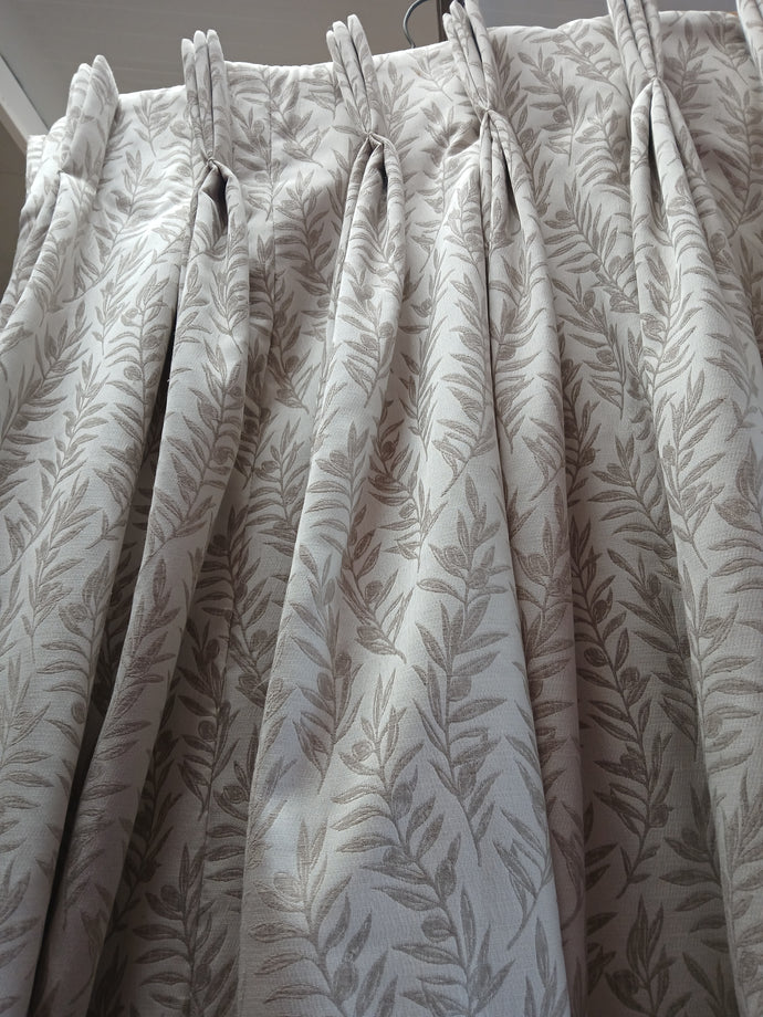 Cream with darker cream leaf design, lined & I/L, 3808a