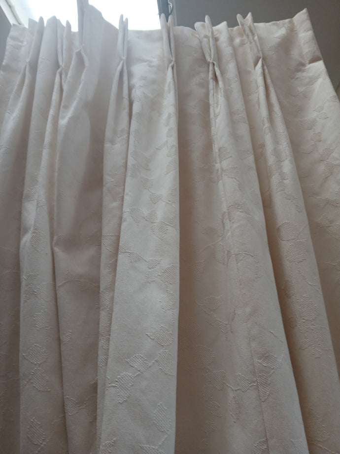 Cream self pattern, lined, 3818
