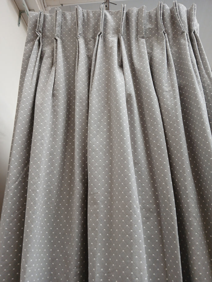 Grey with small diamond design, B/O lined, 3846a
