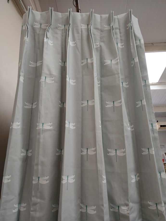 Pale blue/grey with dragonfly design, lined, 38446b