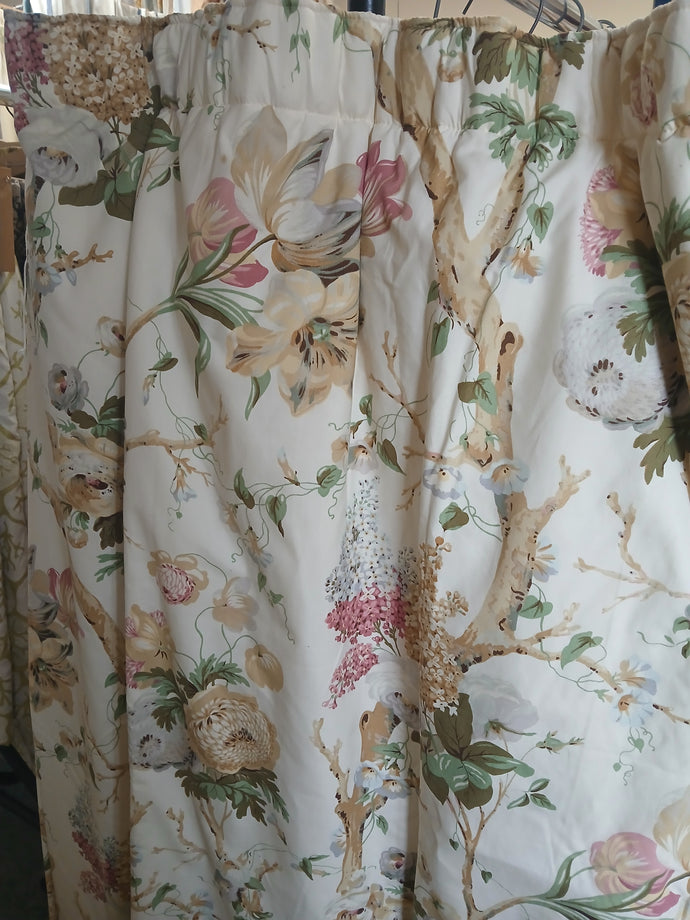 Cream b/g with green & pink florals, lined & I/L, 3853