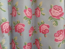 Load image into Gallery viewer, Blue b/g with red roses, lined &amp; I/L, 3872
