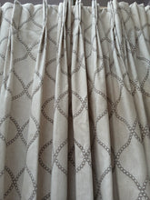 Load image into Gallery viewer, Cream with embossed diamond design, lined, 3876c
