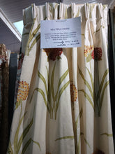 Load image into Gallery viewer, Cream b/g with large red flowers, lined &amp; I/L, 3878b
