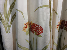 Load image into Gallery viewer, Cream b/g with large red flowers, lined &amp; I/L, 3878b
