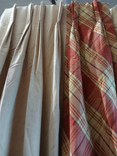 Load image into Gallery viewer, Herringbone beige with wide border in red check, lined, 3892d
