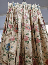 Load image into Gallery viewer, Pale yellow b/g with pink florals, lined &amp; I/L, 3924b
