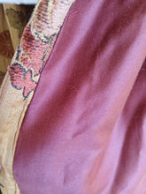 Load image into Gallery viewer, Gold with red dragon design, lined (in red) and I/L,SINGLE 3933c
