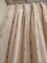 Load image into Gallery viewer, Cream &amp; White stripe with small pink flowers, lined &amp; I/L, 3839g
