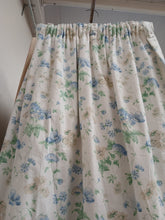 Load image into Gallery viewer, White background with small blue/cream flowers, lined &amp; I/L, 3939b
