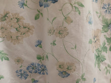 Load image into Gallery viewer, White background with small blue/cream flowers, lined &amp; I/L, 3939b
