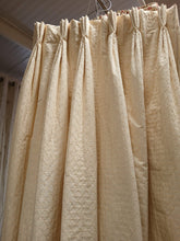 Load image into Gallery viewer, Cream with diamond pattern, lined &amp; I/L, 3948a
