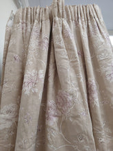 Load image into Gallery viewer, Beige b/g with pale pink &amp; cream florals, lined &amp; I/L, 3968c

