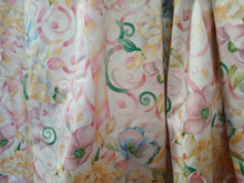 Load image into Gallery viewer, Cream with pink, yellow &amp; blue florals.lined, 3982a
