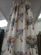 Load image into Gallery viewer, Cream b/g with beige stripe and multi coloured flowers in baskets, lined &amp; I/L, 3998b
