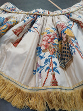 Load image into Gallery viewer, Cream b/g with beige stripe and multi coloured flowers in baskets, lined &amp; I/L, 3998b
