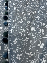 Load image into Gallery viewer, Blue b/g with small white flower pattern, Lined &amp; I/L, Pinch Pleat 4012b
