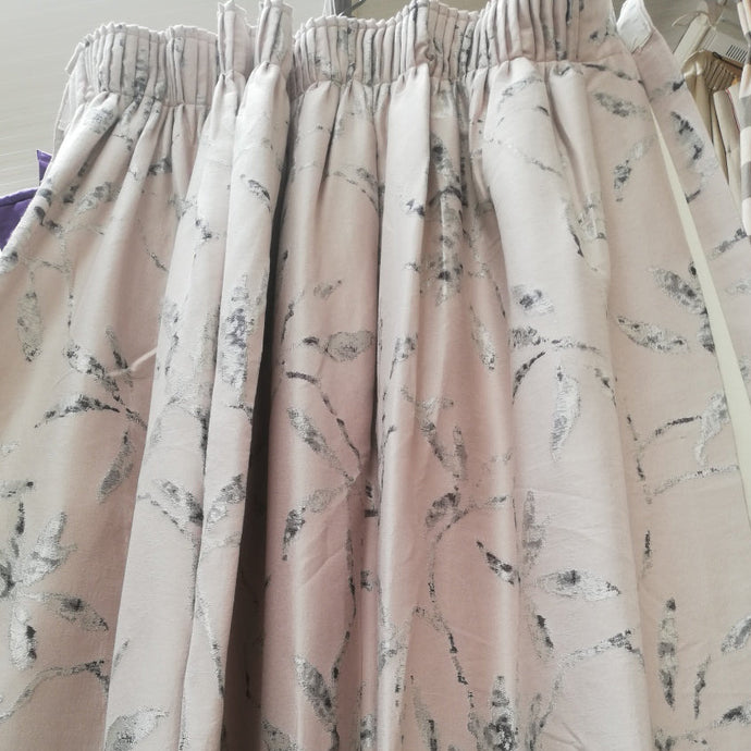 Pale pink with leaf pattern, B/O lined 3224b